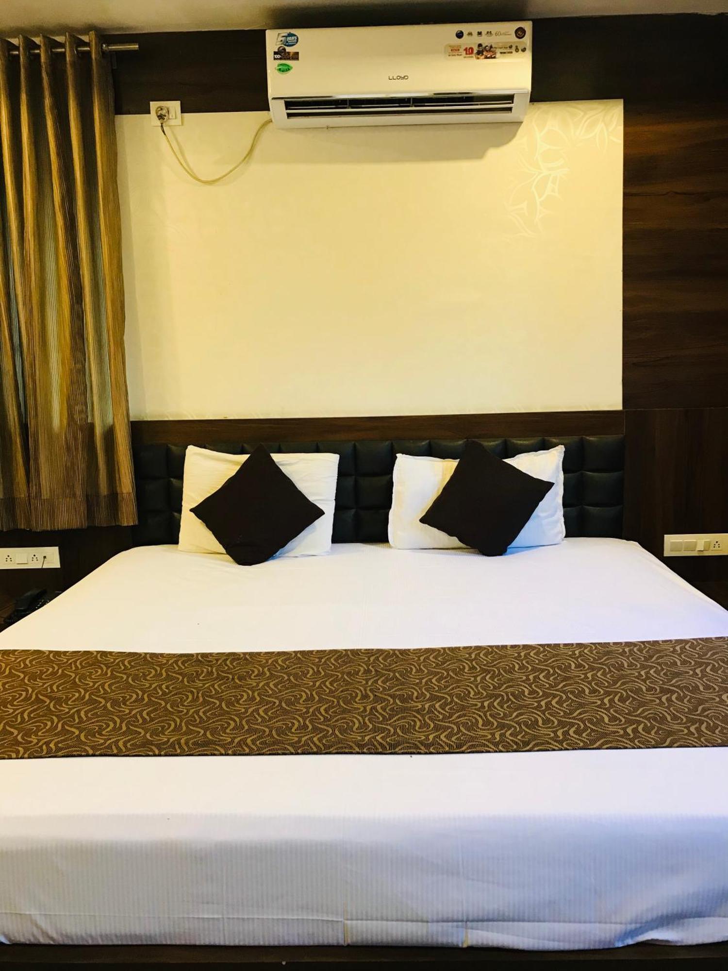 Liva Rooms ناسيك المظهر الخارجي الصورة